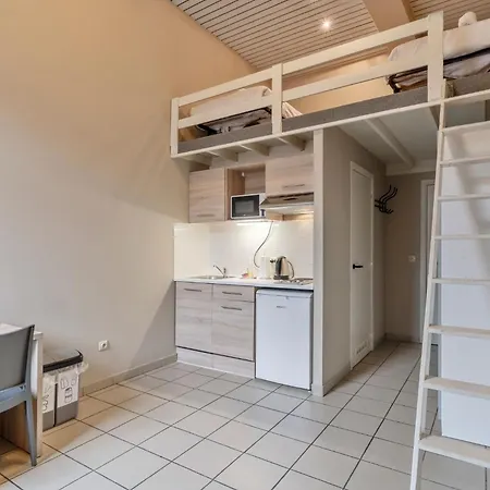 In - Student Semi-duplex With Budget Flats *